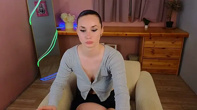 Snapshot of too_sexxxy chatting on 05.17.26 too sexxxy online show from 05.17.26