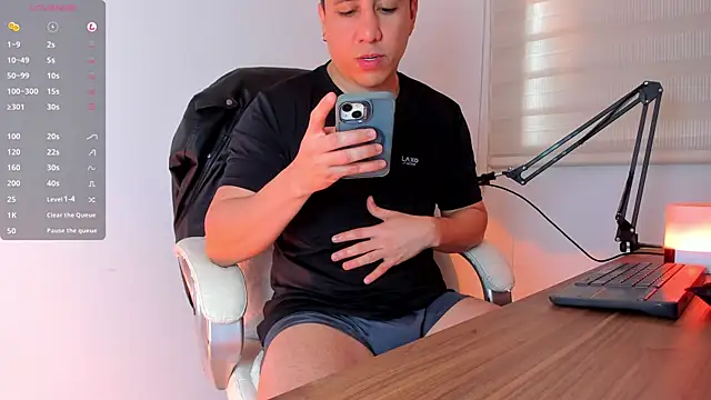 Snapshot of Fraannco chatting on 03.13.25 Fraannco online show from 03.13.25