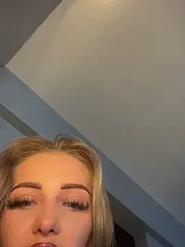 Snapshot of SexySofia_69 chatting on 05.26.26 SexySofia 69 online show from 05.26.26