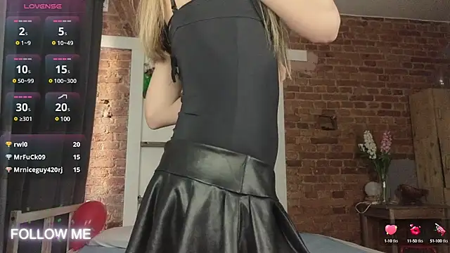 Snapshot of _TiffanyCo_ chatting on 02.04.25  TiffanyCo  online show from 02.04.25