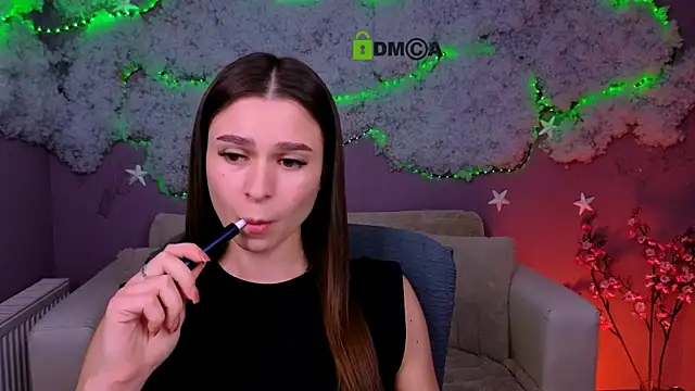 Snapshot of flora_ri chatting on 06.17.26 flora ri online show from 06.17.26
