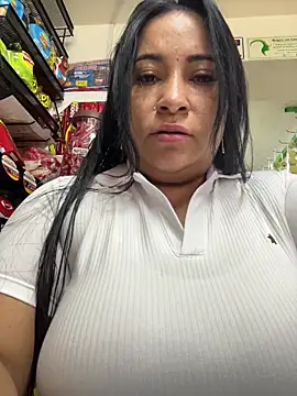 Snapshot of Miia_Jazmin chatting on 05.24.26 Miia Jazmin online show from 05.24.26