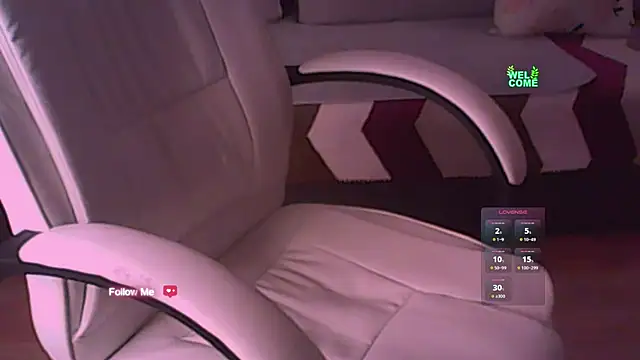 Snapshot of ur_sweet_berry chatting on 09.20.25 ur sweet berry online show from 09.20.25