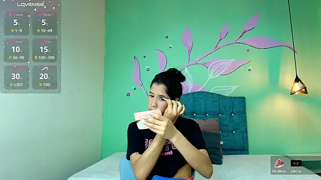 Snapshot of Connie_Bell chatting on 10.17.25 Connie Bell online show from 10.17.25