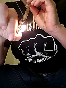 Snapshot of almighty_d chatting on 01.19.25 almighty d online show from 01.19.25