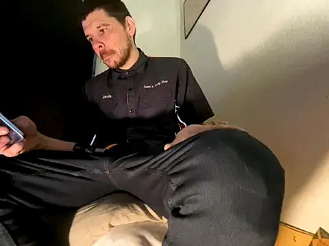 Snapshot of almighty_d chatting on 11.08.25 almighty d online show from 11.08.25