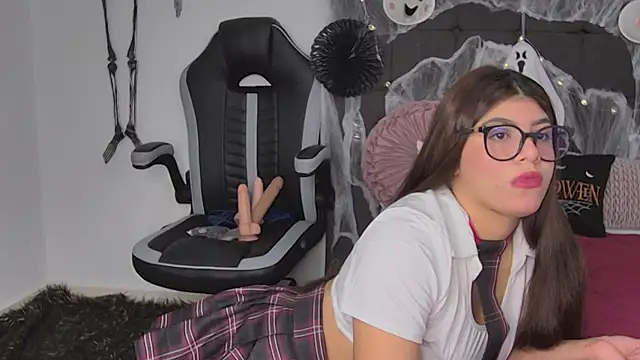 AmandaBrooks 18 online show from 10.17.25