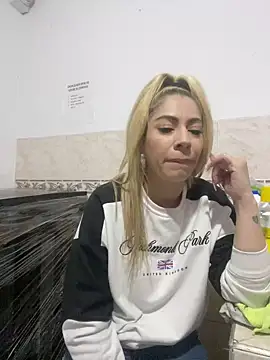 Snapshot of viktoria_davis_ chatting on 02.05.25 viktoria davis  online show from 02.05.25