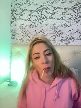 Snapshot of viktoria_davis_ chatting on 02.07.25 viktoria davis  online show from 02.07.25