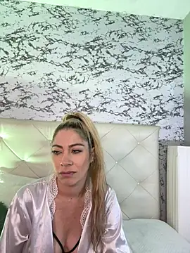 Snapshot of viktoria_davis_ chatting on 02.10.25 viktoria davis  online show from 02.10.25