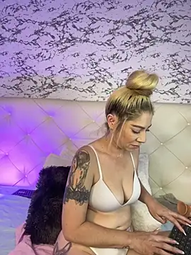 Snapshot of viktoria_davis_ chatting on 02.18.25 viktoria davis  online show from 02.18.25