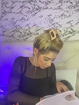 Snapshot of viktoria_davis_ chatting on 02.21.25 viktoria davis  online show from 02.21.25