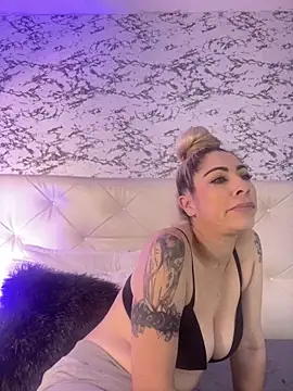 Snapshot of viktoria_davis_ chatting on 02.25.25 viktoria davis  online show from 02.25.25