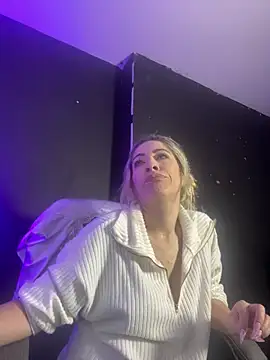 Snapshot of viktoria_davis_ chatting on 03.05.25 viktoria davis  online show from 03.05.25