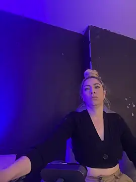 Snapshot of viktoria_davis_ chatting on 03.06.25 viktoria davis  online show from 03.06.25
