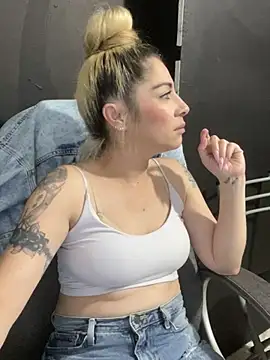 Snapshot of viktoria_davis_ chatting on 03.14.25 viktoria davis  online show from 03.14.25