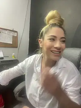 Snapshot of viktoria_davis_ chatting on 03.14.25 viktoria davis  online show from 03.14.25