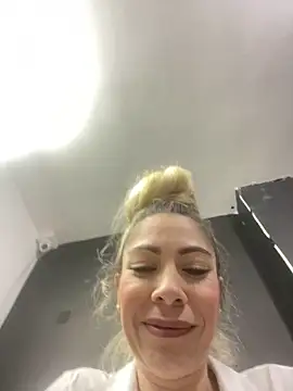 Snapshot of viktoria_davis_ chatting on 03.15.25 viktoria davis  online show from 03.15.25