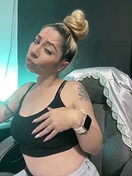 Snapshot of viktoria_davis_ chatting on 03.20.25 viktoria davis  online show from 03.20.25