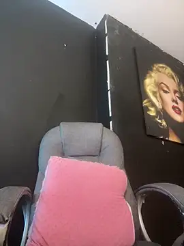 Snapshot of viktoria_davis_ chatting on 09.11.25 viktoria davis  online show from 09.11.25