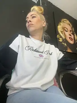 Snapshot of viktoria_davis_ chatting on 10.01.25 viktoria davis  online show from 10.01.25