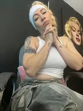 Snapshot of viktoria_davis_ chatting on 10.02.25 viktoria davis  online show from 10.02.25