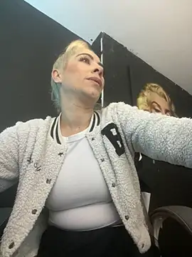 Snapshot of viktoria_davis_ chatting on 10.04.25 viktoria davis  online show from 10.04.25