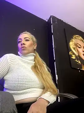 Snapshot of viktoria_davis_ chatting on 10.10.25 viktoria davis  online show from 10.10.25