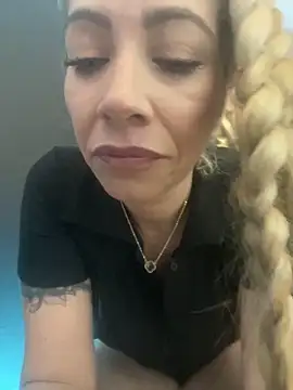 viktoria davis  online show from 02.11.26