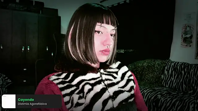 Snapshot of roxy_toxic chatting on 05.21.26 roxy toxic online show from 05.21.26