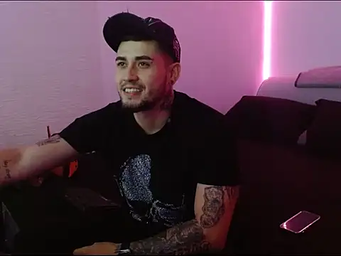 Snapshot of Lliam_2 chatting on 01.18.25 Lliam 2 online show from 01.18.25