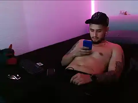 Snapshot of Lliam_2 chatting on 01.26.25 Lliam 2 online show from 01.26.25