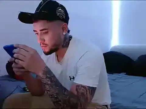 Snapshot of Lliam_2 chatting on 02.01.25 Lliam 2 online show from 02.01.25