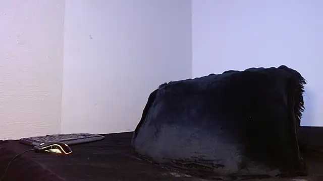 Snapshot of Lliam_2 chatting on 09.29.25 Lliam 2 online show from 09.29.25