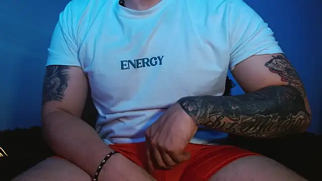 Snapshot of Lliam_2 chatting on 11.10.25 Lliam 2 online show from 11.10.25