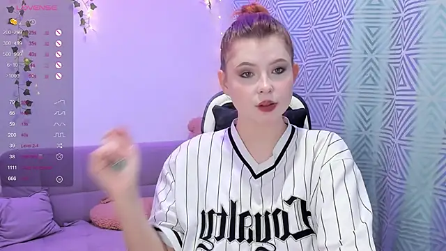 sophie mooreee online show from 01.26.25