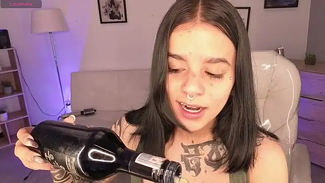 Nicole Foxx  online show from 04.02.26