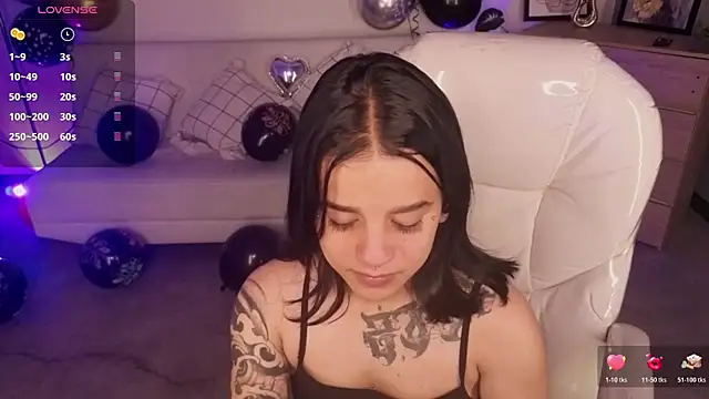 Nicole Foxx  online show from 04.17.26