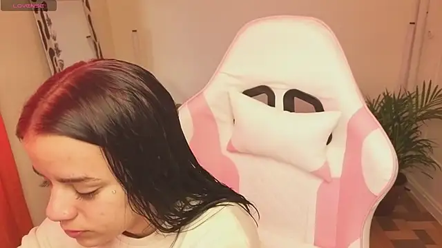 Nicole Foxx  online show from 05.14.26