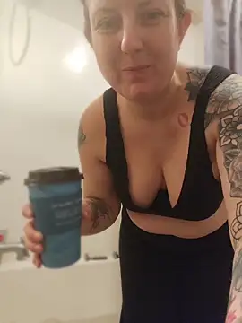 TattedMamaXOXO online show from 04.27.26