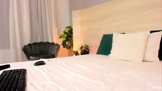 Snapshot of EllaWhiteX chatting on 05.29.26 EllaWhiteX online show from 05.29.26