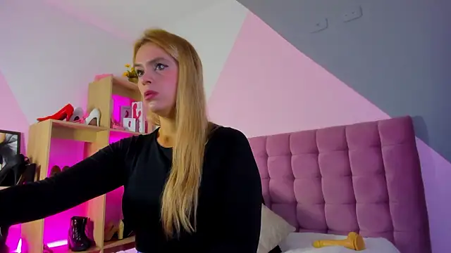 RayaCarr  online show from 02.03.26