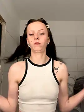 Snapshot of Ciara2004 chatting on 11.19.25 Ciara2004 online show from 11.19.25