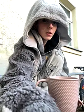 Snapshot of Ciara2004 chatting on 12.02.25 Ciara2004 online show from 12.02.25