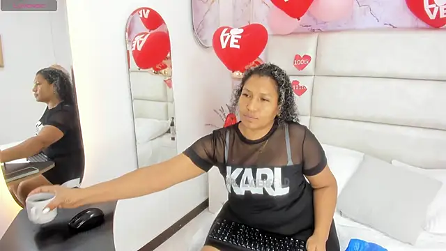 AnthonelaRusso  online show from 02.18.25