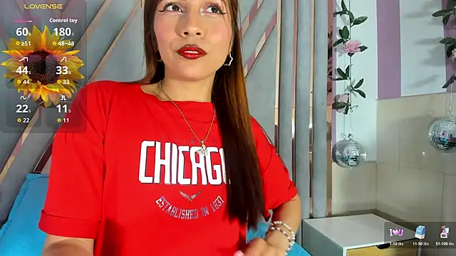 Snapshot of emili_clark chatting on 11.21.25 emili clark online show from 11.21.25
