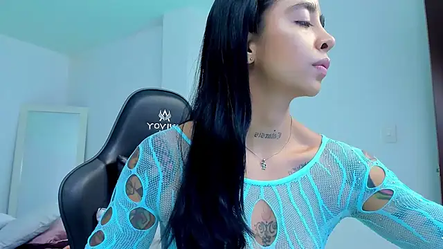 Snapshot of sophierooy22 chatting on 04.23.26 sophierooy22 online show from 04.23.26