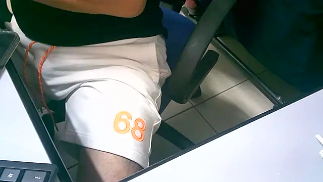 Snapshot of Greeneyes0820 chatting on 09.17.25 Greeneyes0820 online show from 09.17.25