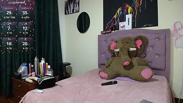 Emmie Hot online show from 09.30.25