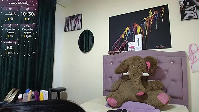 Emmie Hot online show from 11.24.25